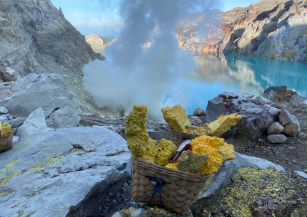 By Rail to Banyuwangi: 5D4N Mt Ijen Mt Bromo Tumpaksewu & Surabaya from Yogyakarta