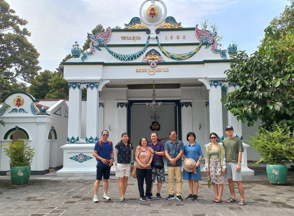 Malaysia : Arrive Jogja Departure Surabaya 7D6N to Malang and Mount Bromo Tour
