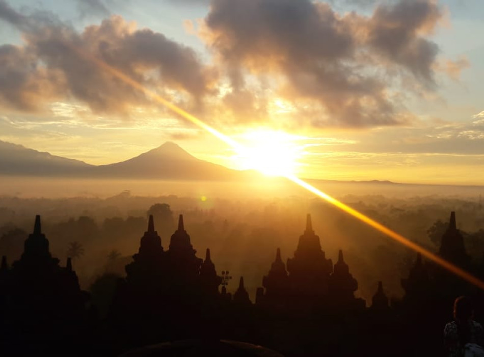 From Cikarang by Train : 3D2N Borobudur Sunrise and Prambanan Tours with Japanese Speaking Guide