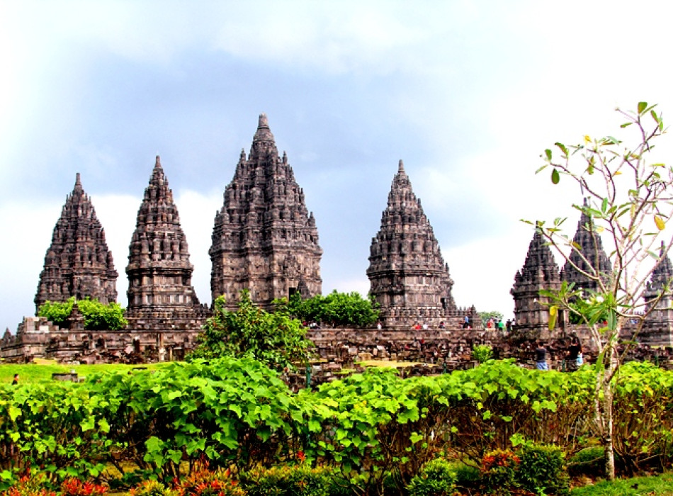 From Cikarang by Train : 3D2N Borobudur Sunrise and Prambanan Tours with Japanese Speaking Guide