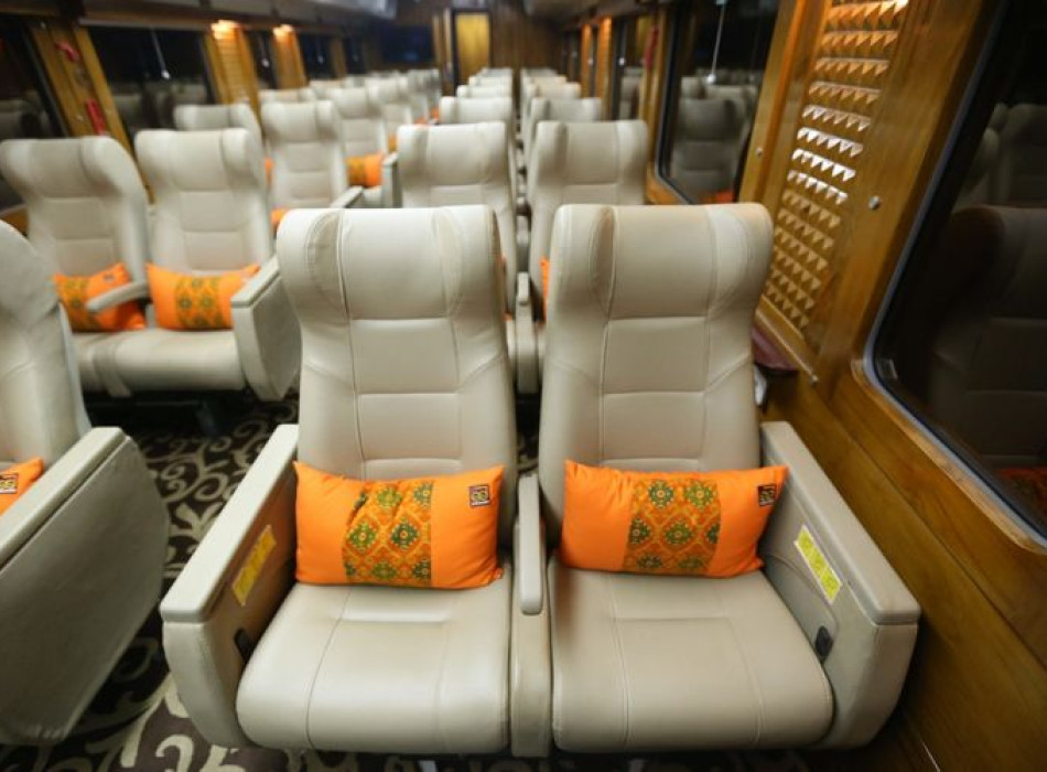 From Cikarang by Train : 3D2N Borobudur Sunrise and Prambanan Tours with Japanese Speaking Guide